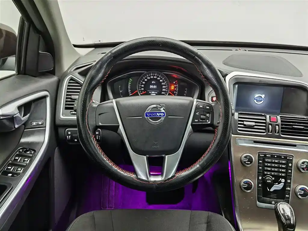 Volvo XC60 2016 — фото 11