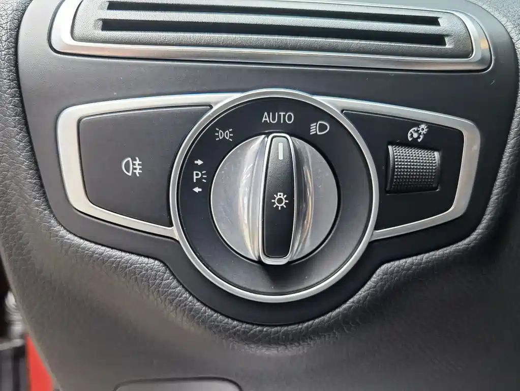 Mercedes-Benz C-Class 2020 — фото 12