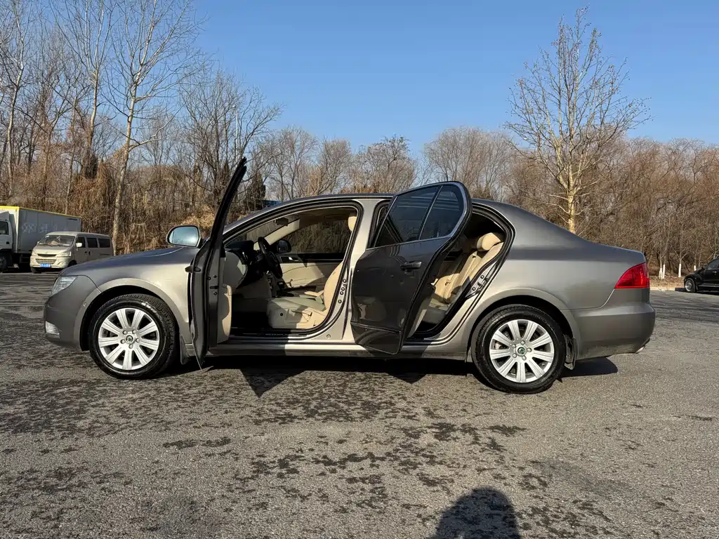 Skoda Superb 2013 — фото 20