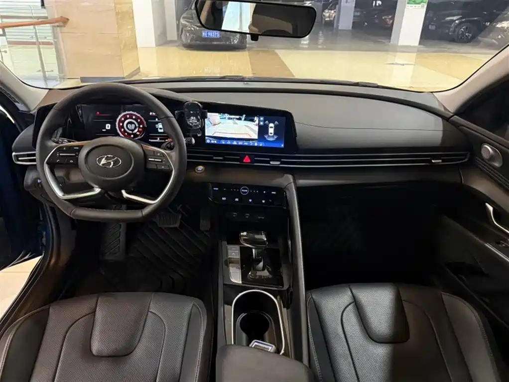 Hyundai Elantra 2022 — фото 10