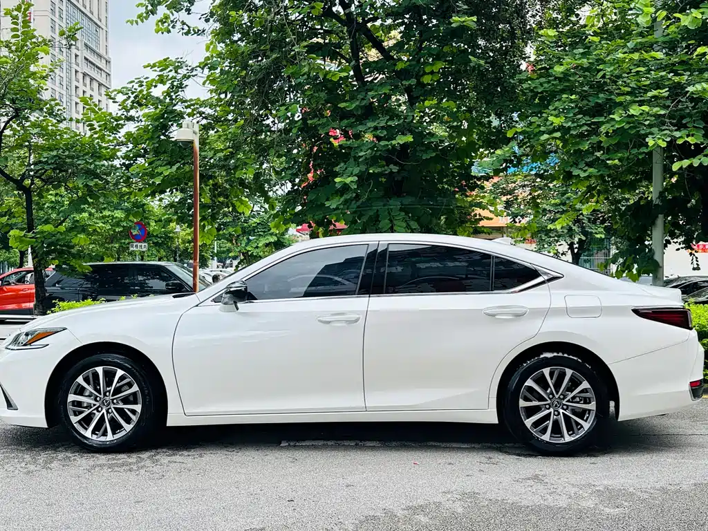 Lexus ES 2023 — фото 26