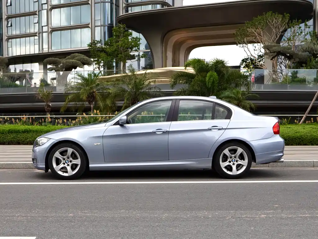 BMW 3 Series 2011 — фото 4