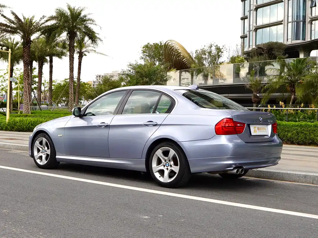 BMW 3 Series 2011 — фото 11