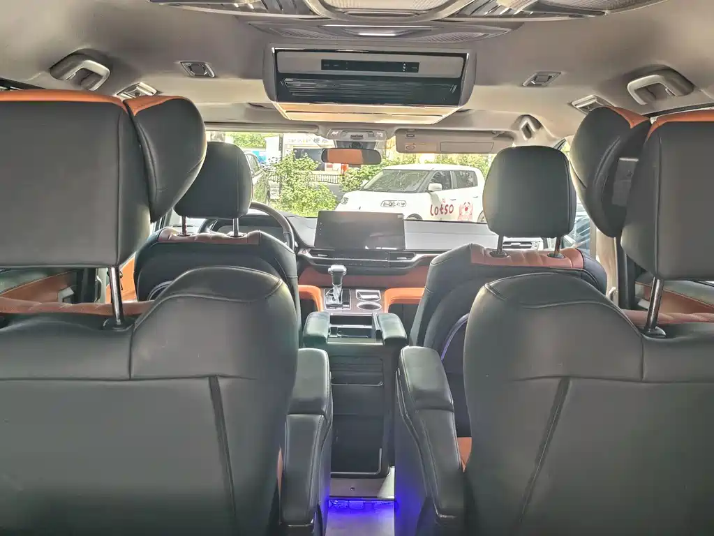 Toyota Sienna 2023 — фото 13