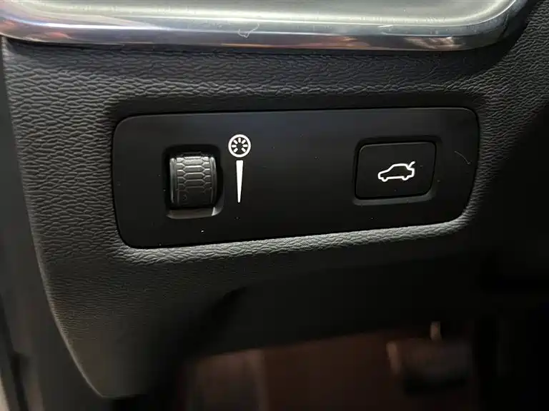 Volvo XC60 2022 — фото 14