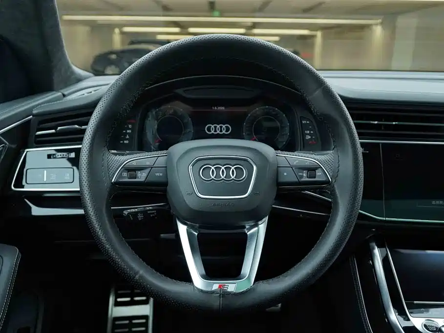 Audi Q8 2023 — фото 18