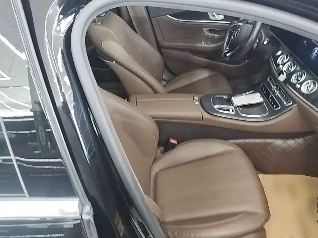 Mercedes-Benz E-Class 2022 — фото 25