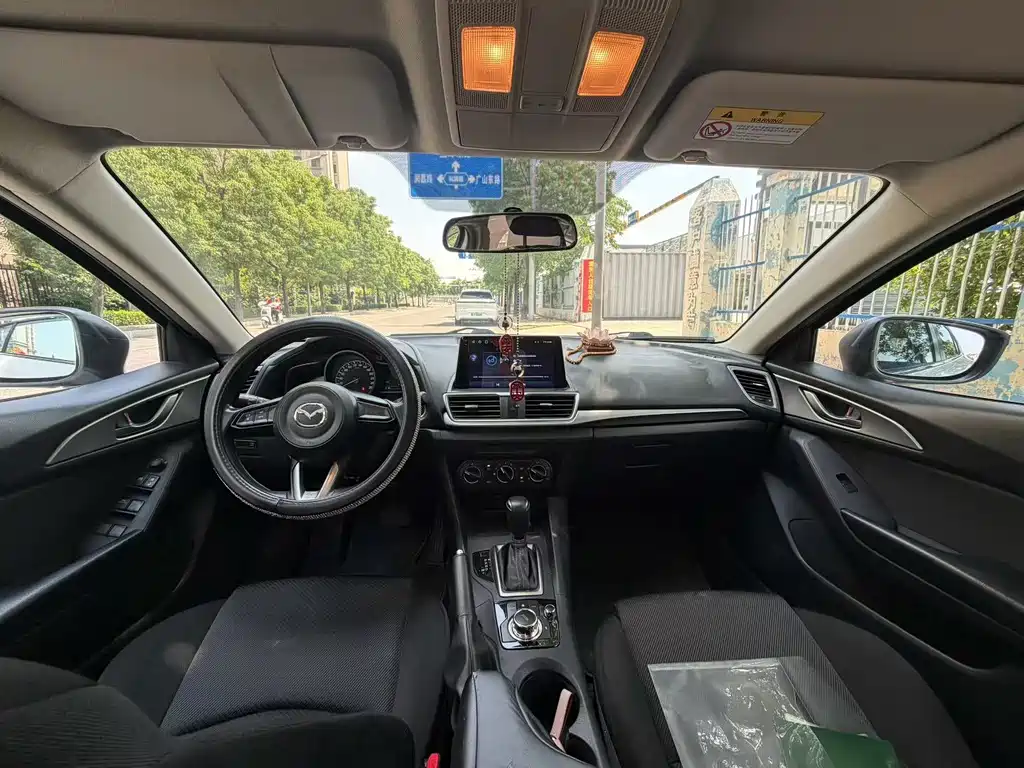 Mazda 3 Axela 2017 — фото 6