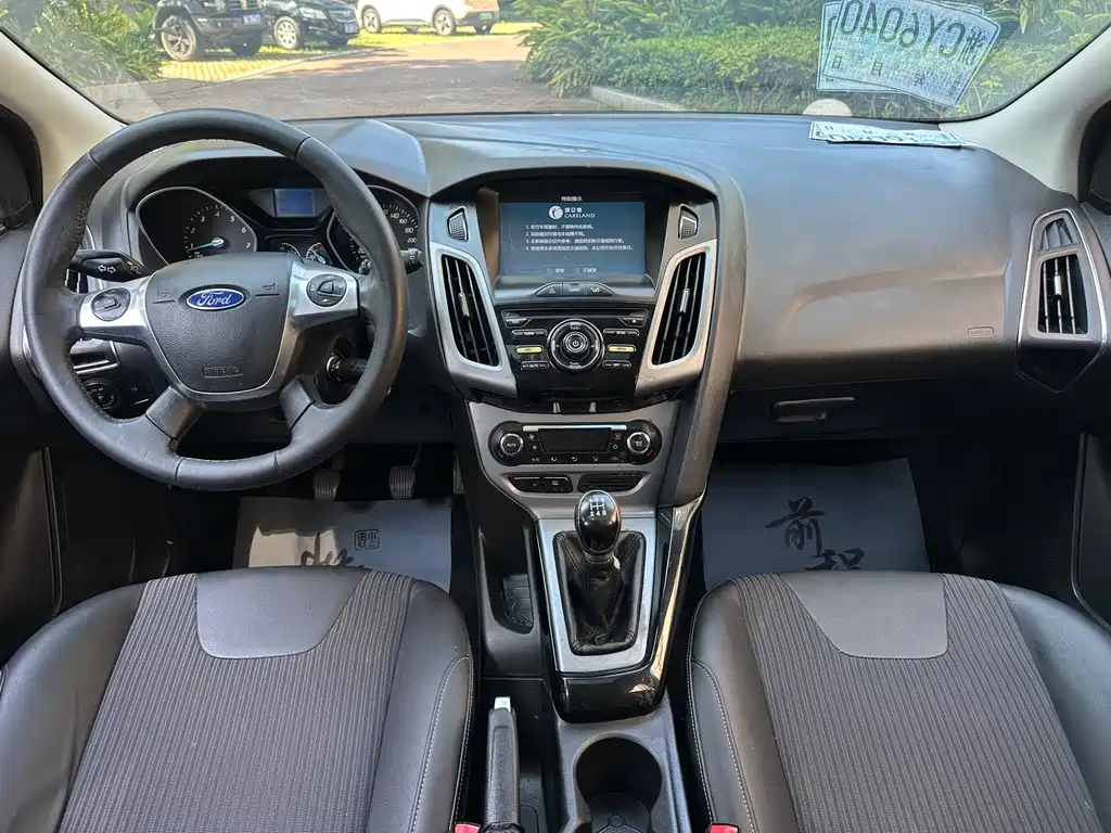 Ford Focus 2015 — фото 9