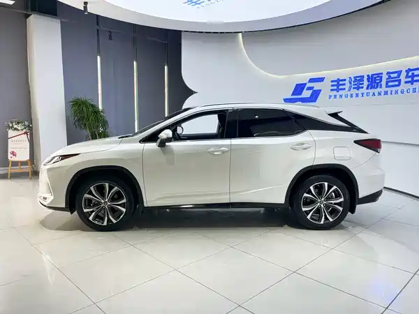 Lexus RX 2022