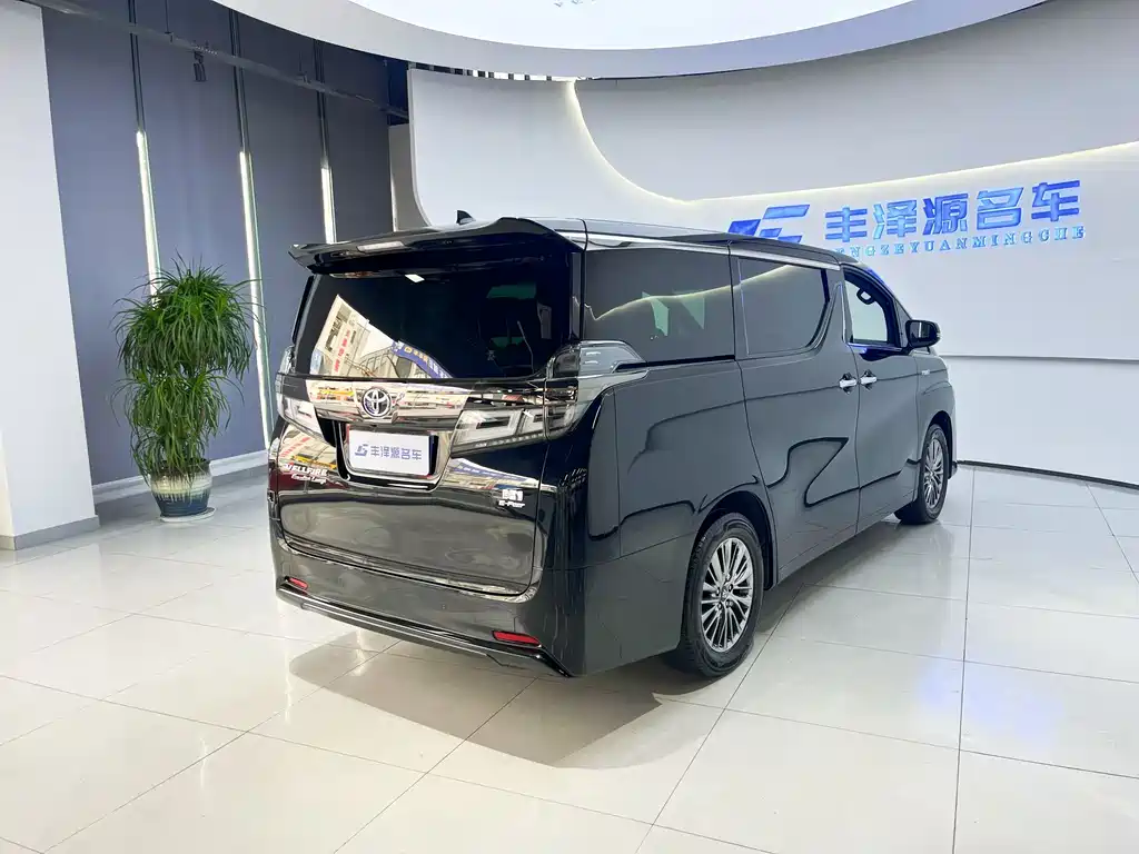 Toyota Vellfire 2023 — фото 4