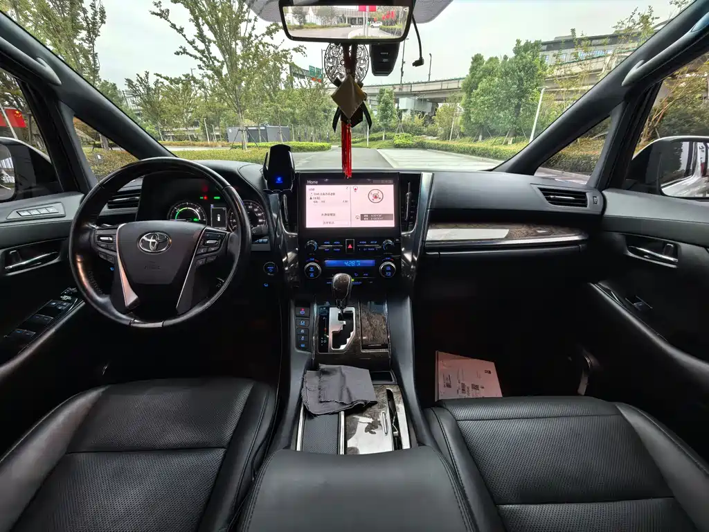 Toyota Alphard 2023 — фото 8