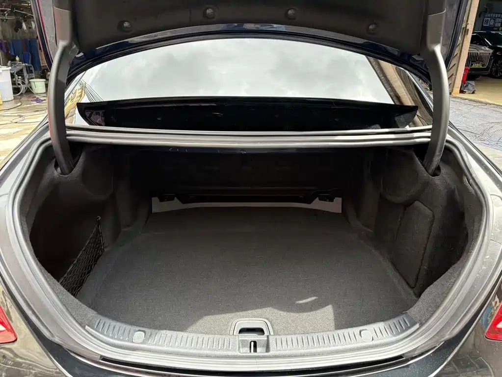 Mercedes-Benz E-Class 2019 — фото 16