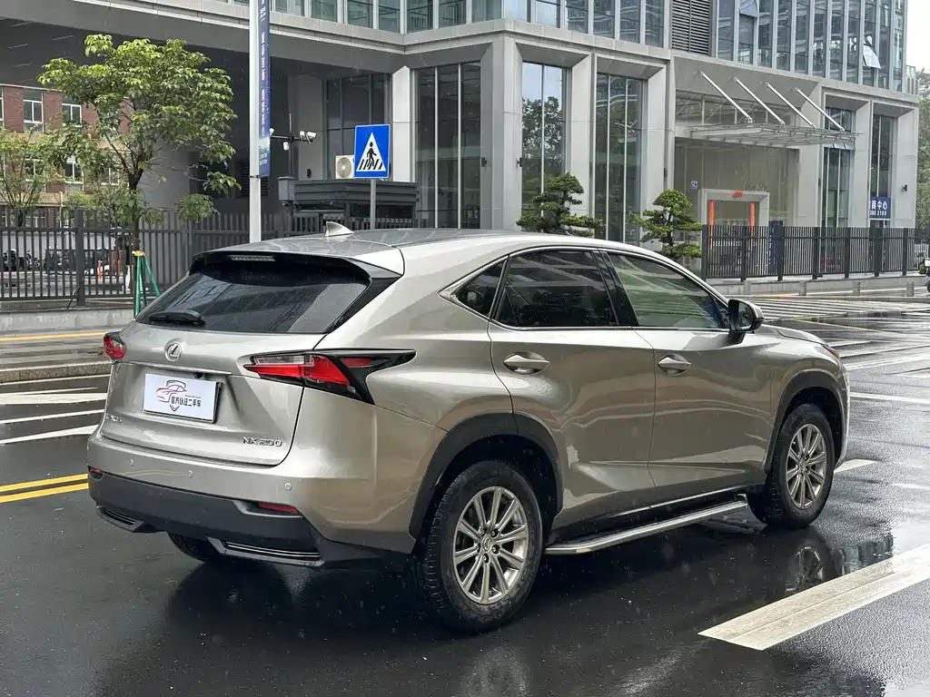 Lexus NX 2016 — фото 10