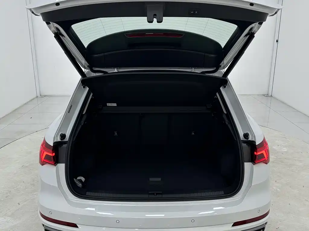 Audi Q3 2023 — фото 16