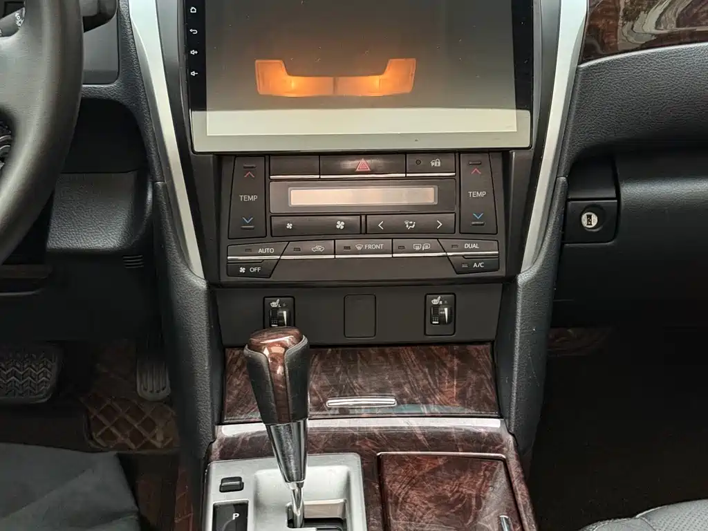 Toyota Camry 2015 — фото 13