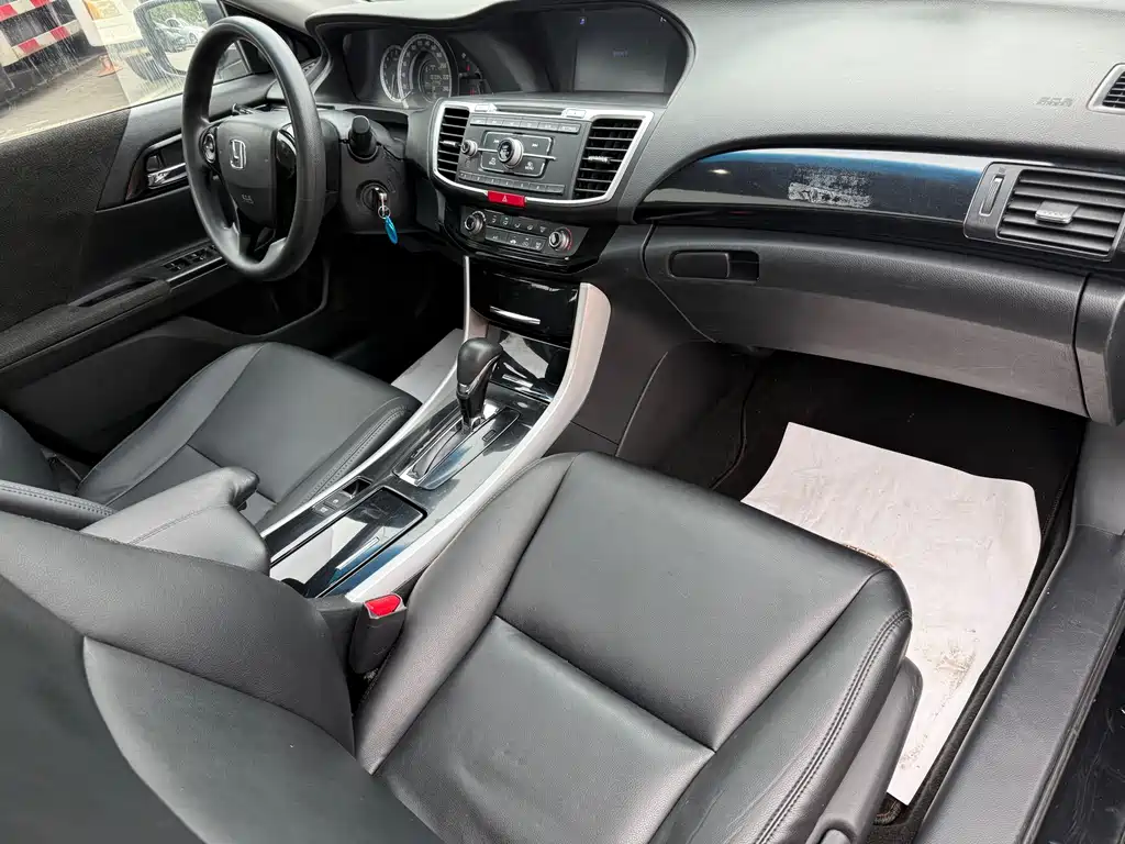 Honda Accord 2017 — фото 11