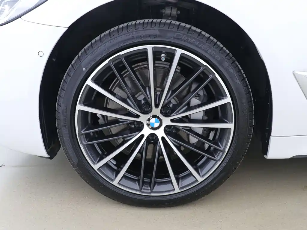 BMW 5 Series 2024 — фото 10