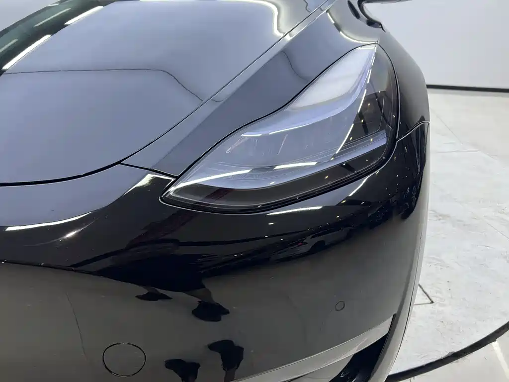 Tesla Model Y 2023 — фото 8