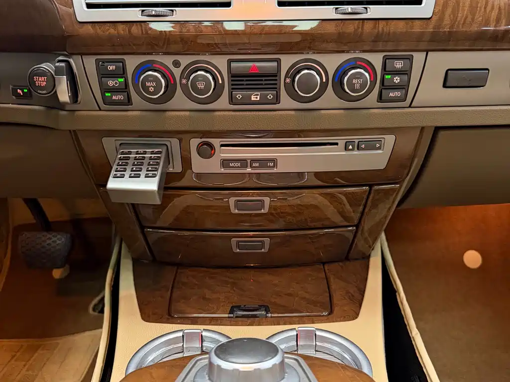 BMW 7 Series 2005 — фото 11