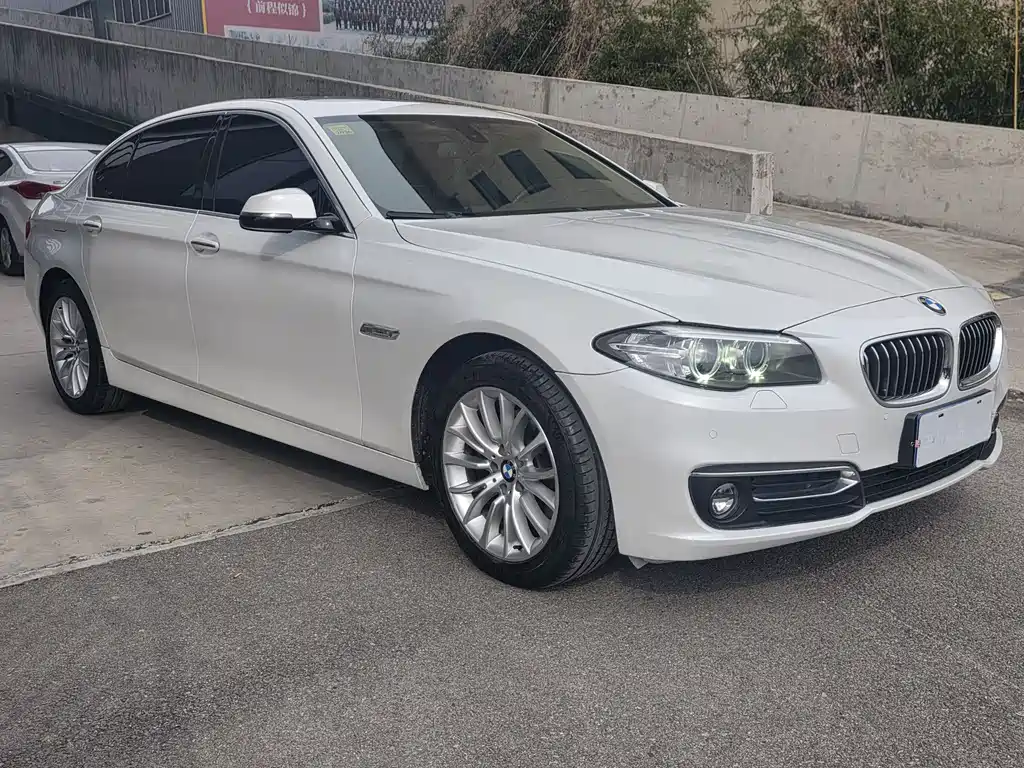 BMW 5 Series 2018 — фото 3