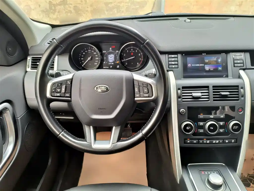 Land Rover Discovery Sport 2017 — фото 10