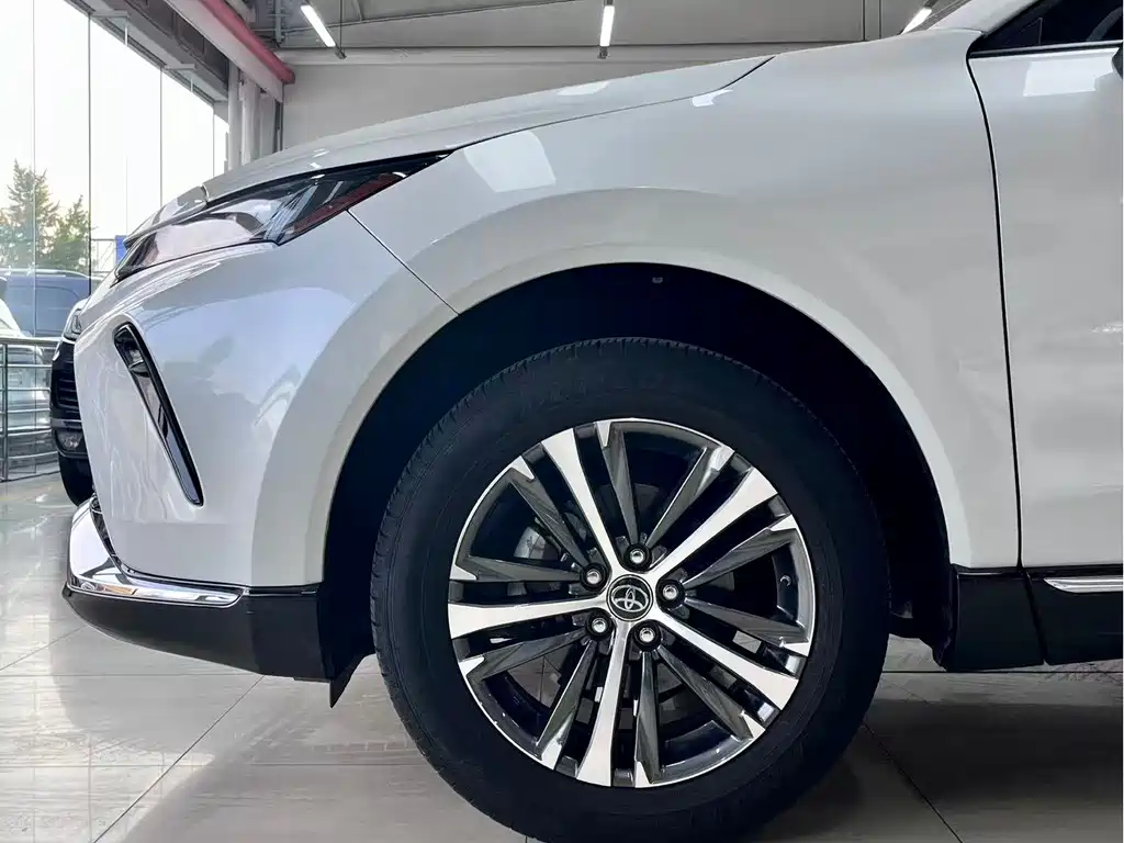 Toyota Venza 2023 — фото 18