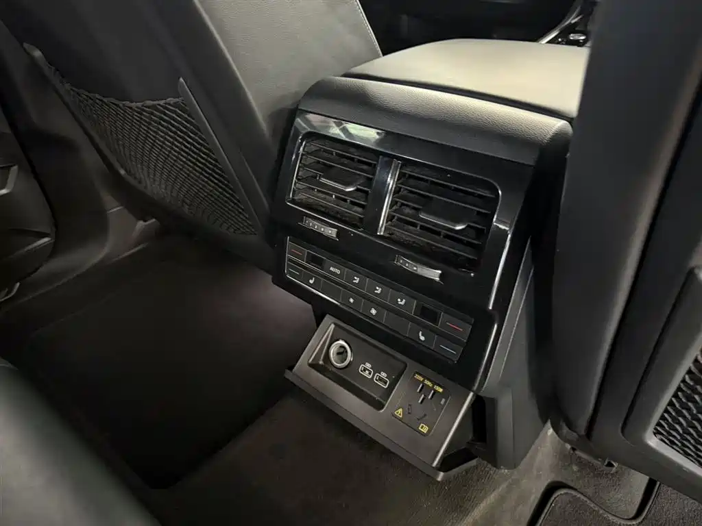 Volkswagen Touareg 2019 — фото 11