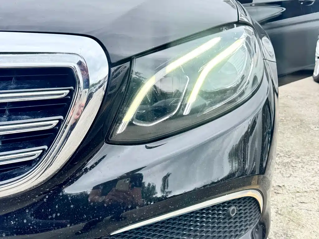 Mercedes-Benz E-Class 2018 — фото 10