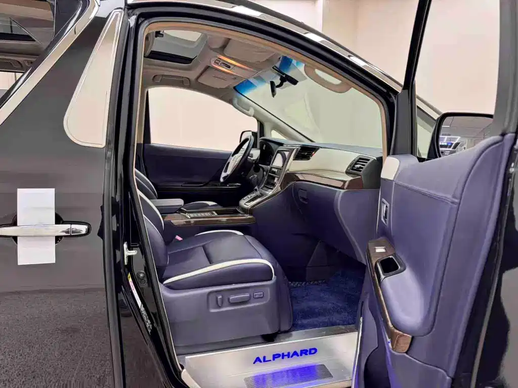 Toyota Alphard 2012 — фото 24