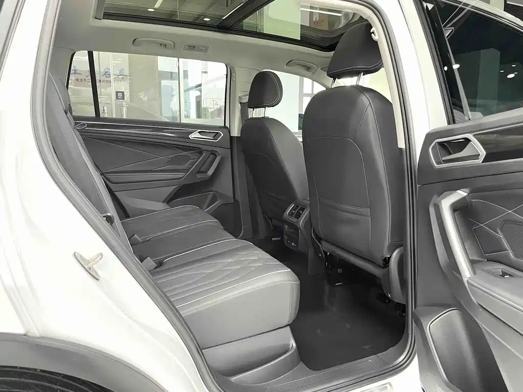 Volkswagen Tiguan L 2022 — фото 13
