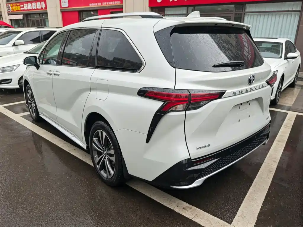 Toyota Granvia 2023