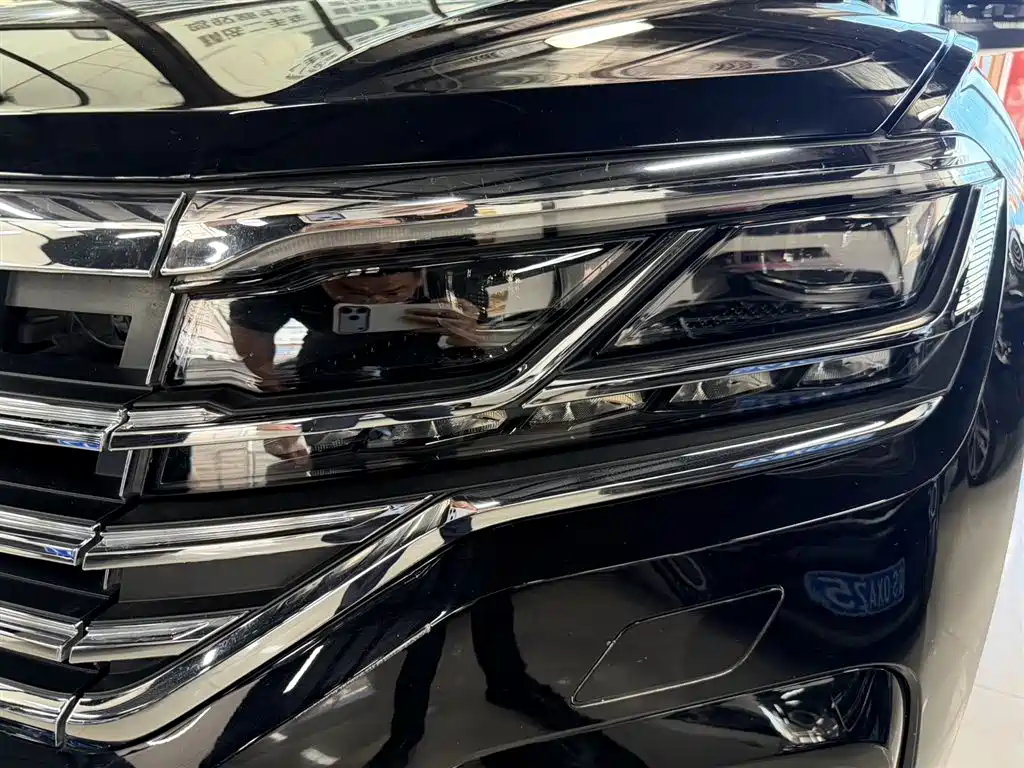 Volkswagen Touareg 2019 — фото 14
