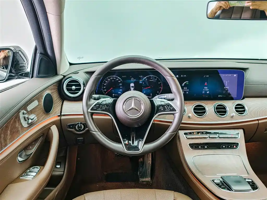 Mercedes-Benz E-Class 2023 — фото 17