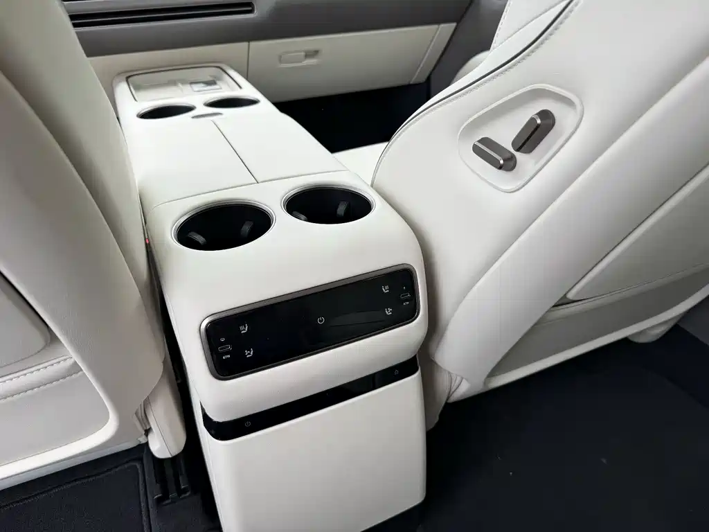 Li Auto i8 2025 — фото 15