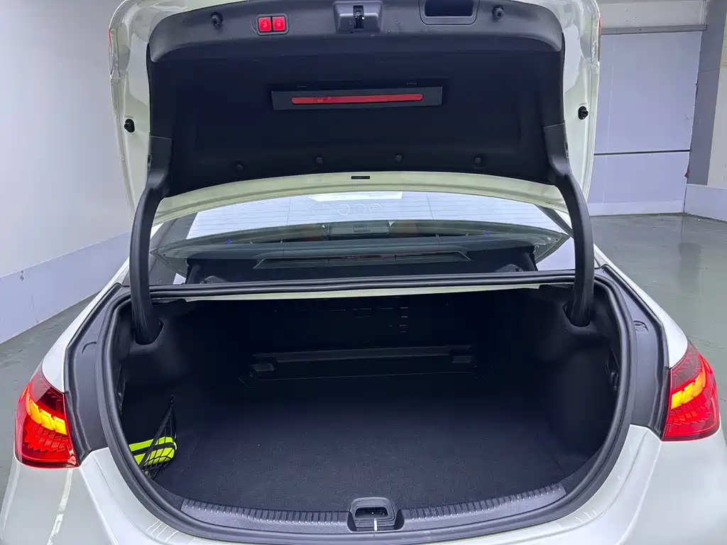 Mercedes-Benz C-Class 2023 — фото 15