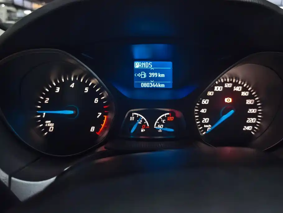 Ford Focus 2014 — фото 14