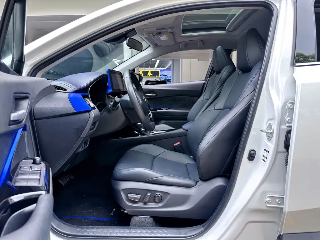 Toyota C-HR 2023 — фото 11