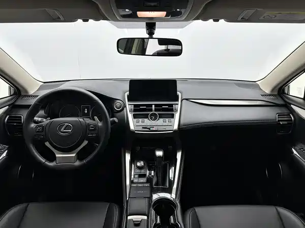 Lexus NX 2021