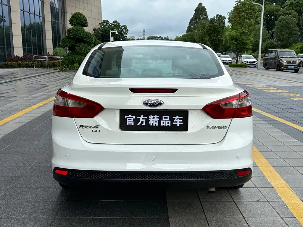Ford Focus 2015 — фото 4