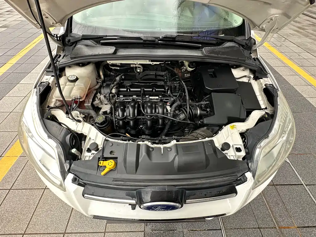 Ford Focus 2015 — фото 16