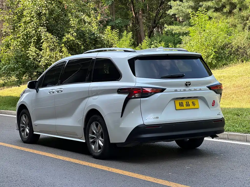 Toyota Sienna 2025