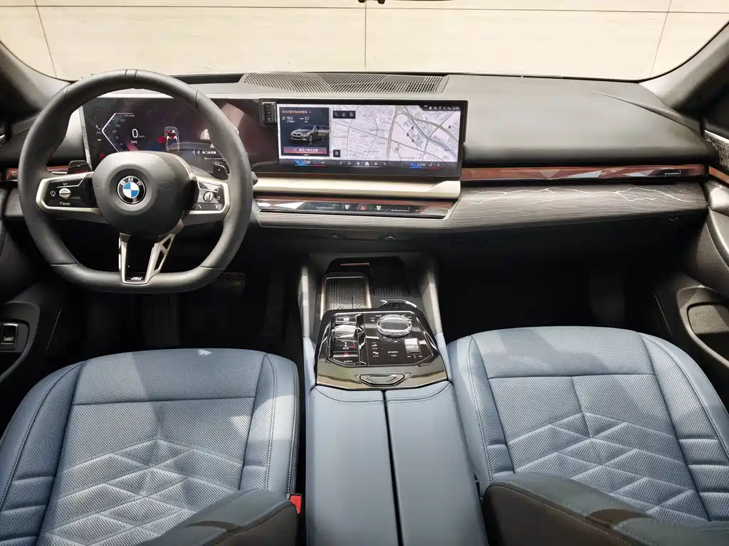 BMW 5 Series 2024 — фото 12