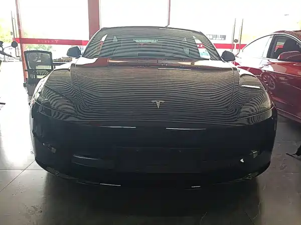 Tesla Model 3 2024