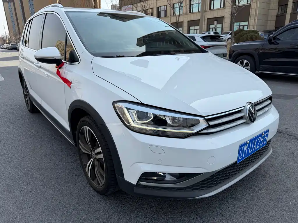 Volkswagen Touran 2018 — фото 3