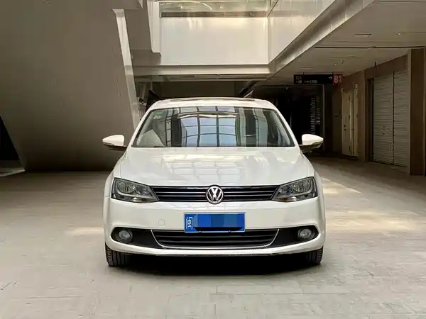 Volkswagen Sagitar 2012