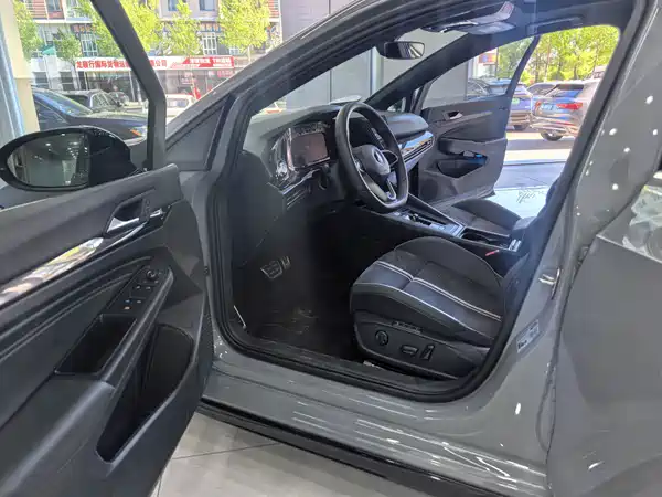 Volkswagen Golf 2023
