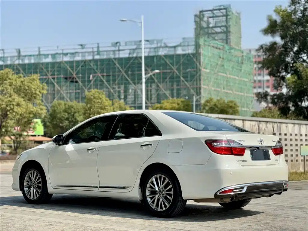 Toyota Camry 2017 — фото 6