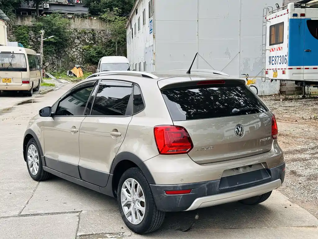 Volkswagen Polo 2015 — фото 13