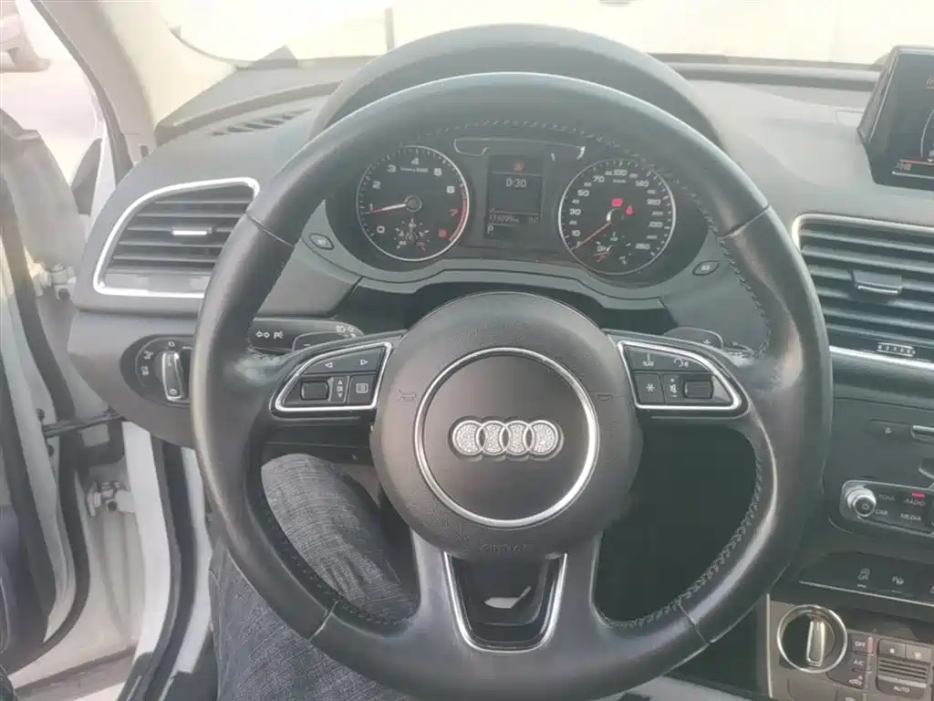 Audi Q3 2016 — фото 11